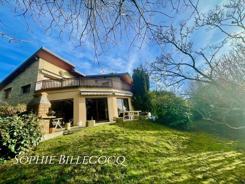 Maison - 248 m² - 8 pièces