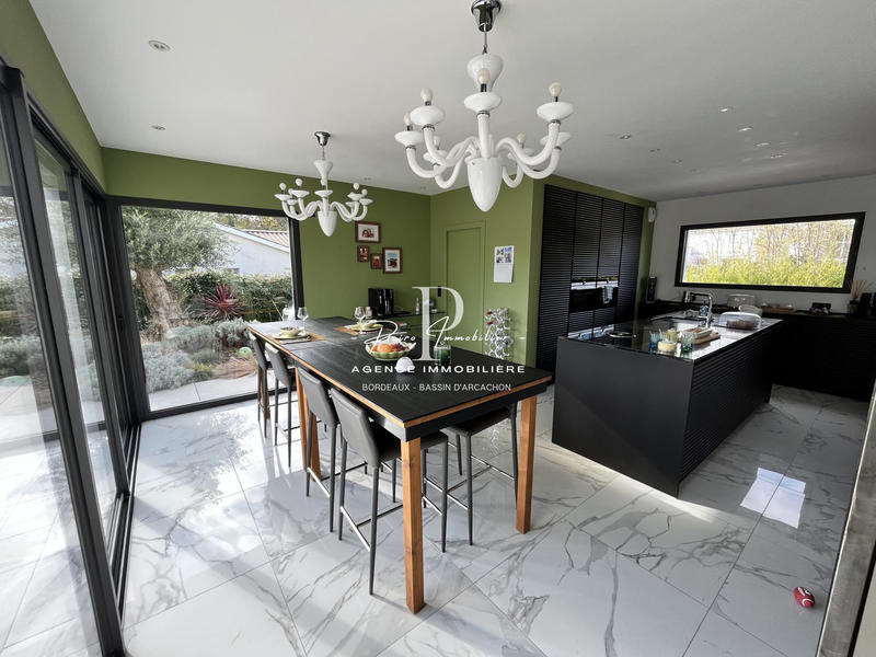 Maison contemporaine - 250 m² - 6 pièces