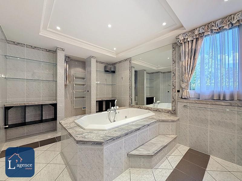 Appartement - 349 m² - 6 pièces