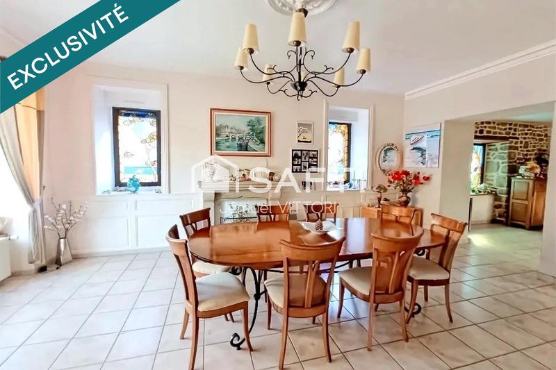 Maison - 250 m² - 9 pièces