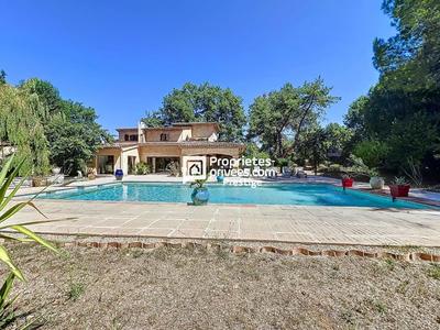 Maison - 211 m² - 7 pièces