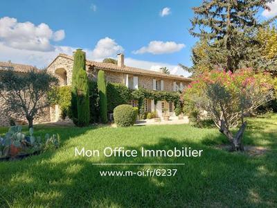 Maison - 434 m² - 13 pièces