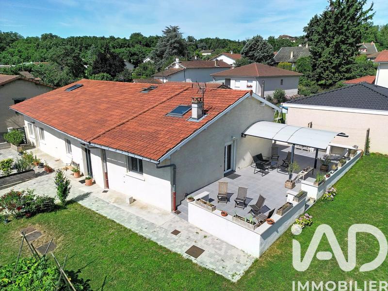 Maison - 255 m² - 7 pièces