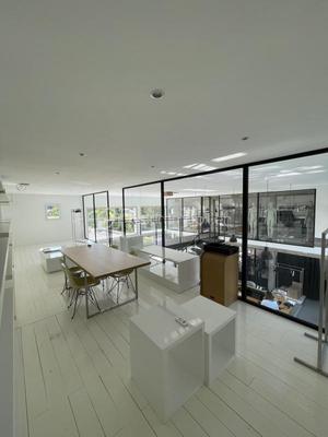 Local commercial - 250 m² - 8 pièces