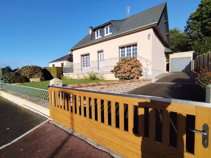 Maison - 95 m² - 5 pièces