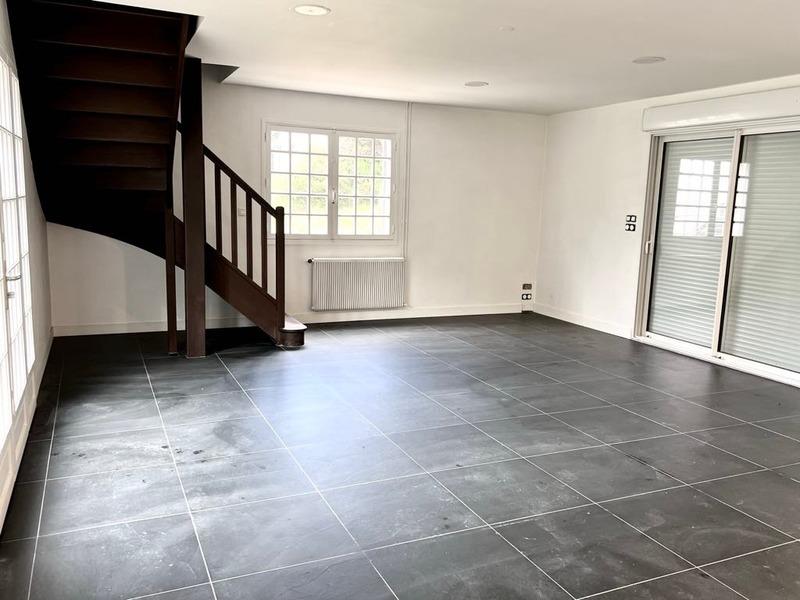 Maison - 263 m² - 9 pièces