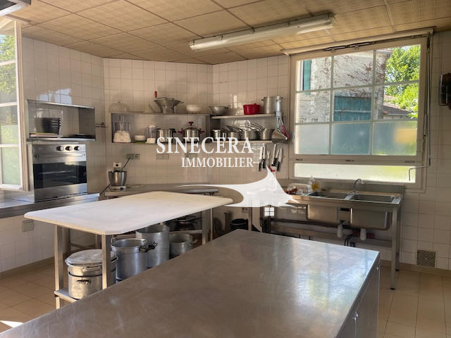 Maison - 725 m² - 6 pièces