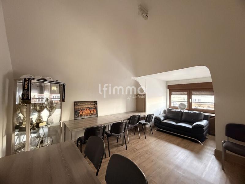 Maison - 239 m² - 12 pièces