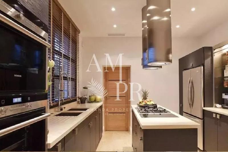 Villa - 600 m² - 8 pièces