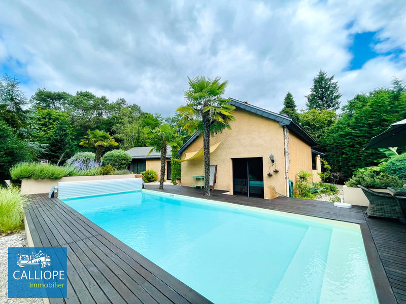 Maison - 208 m² - 8 pièces