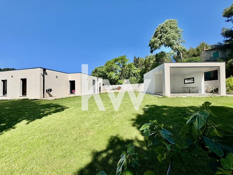 Maison - 230 m² - 8 pièces