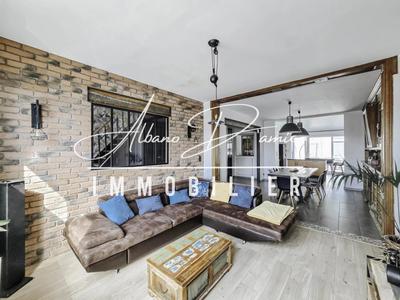 Maison - 208 m² - 9 pièces