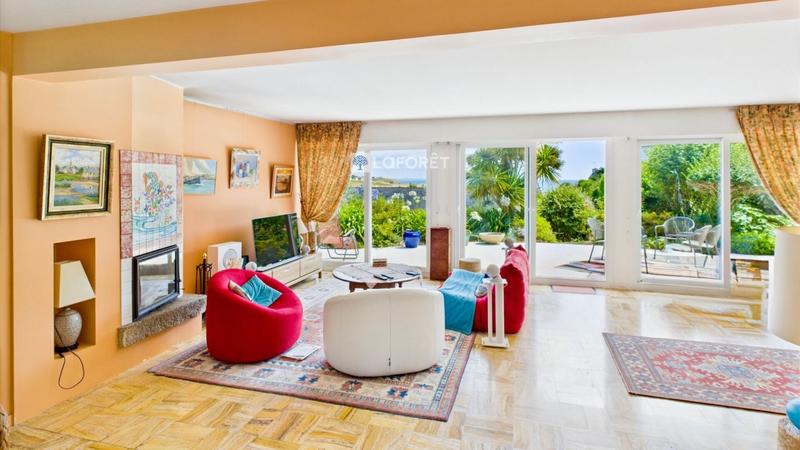 Maison traditionnelle - 207 m² - 7 pièces