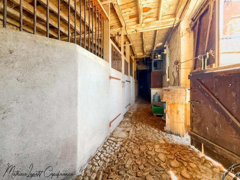 Maison - 280 m² - 11 pièces