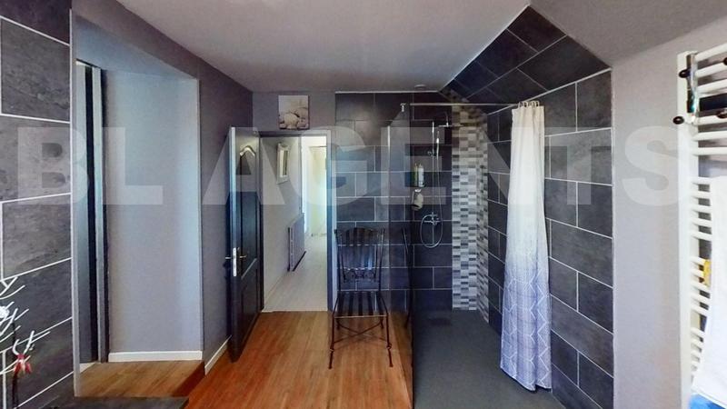 Maison traditionnelle - 152 m² - 8 pièces