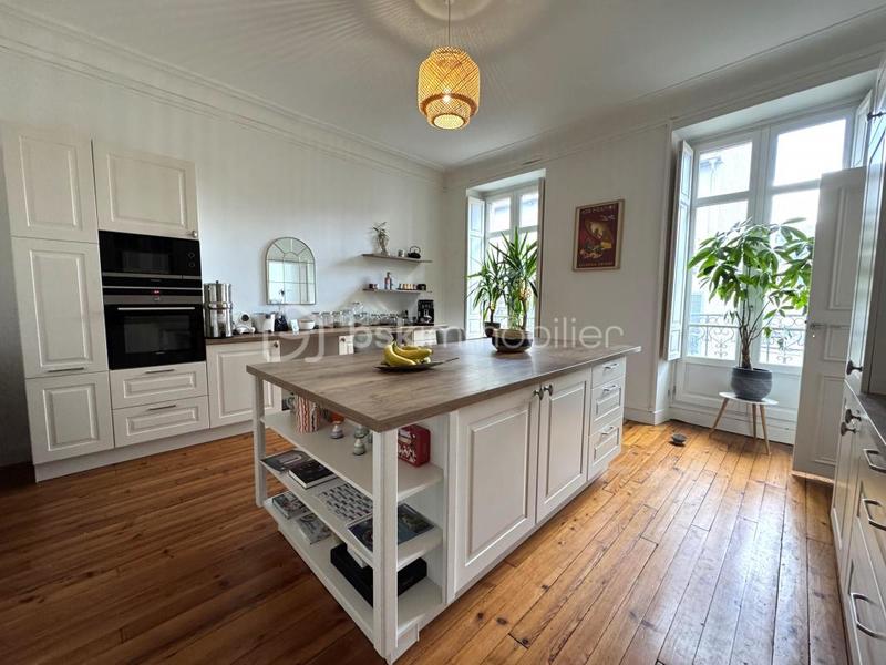 Appartement - 140 m² - 4 pièces