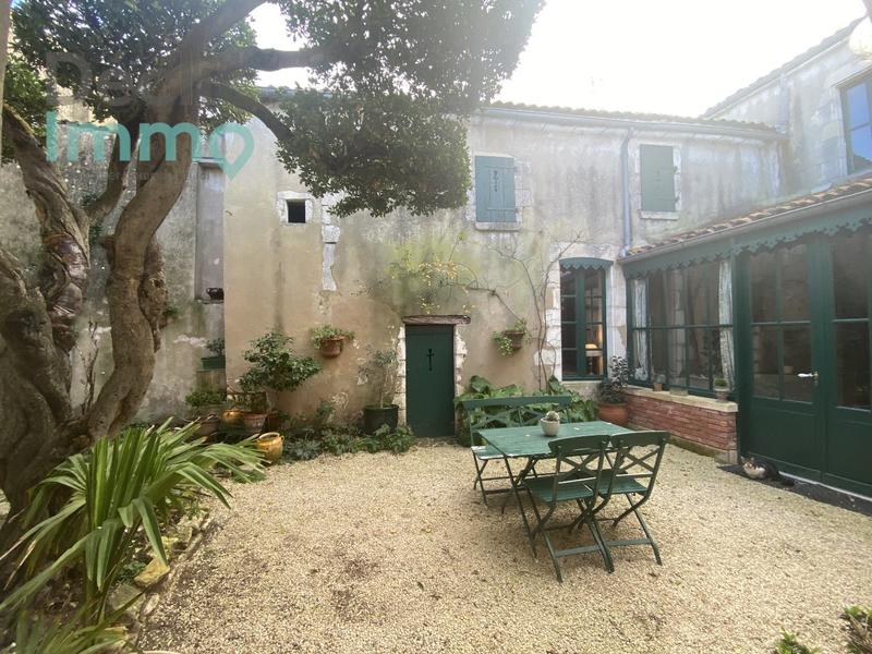 Maison - 250 m² - 8 pièces