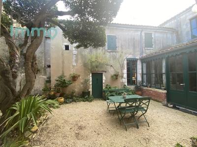 Maison - 250 m² - 8 pièces