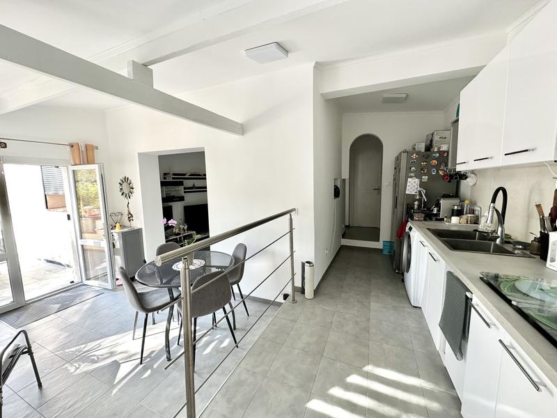 Maison - 216 m² - 7 pièces