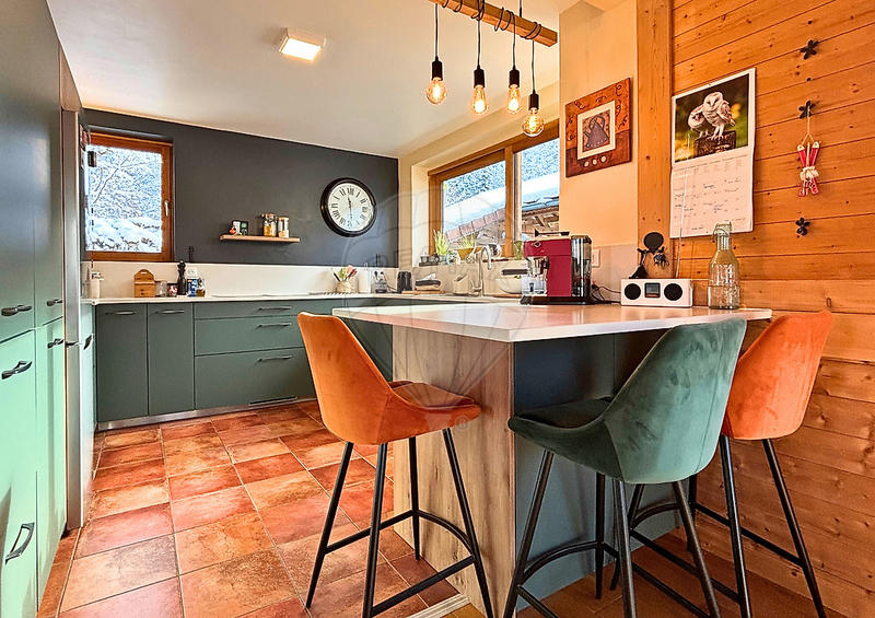 Maison - 201 m² - 7 pièces