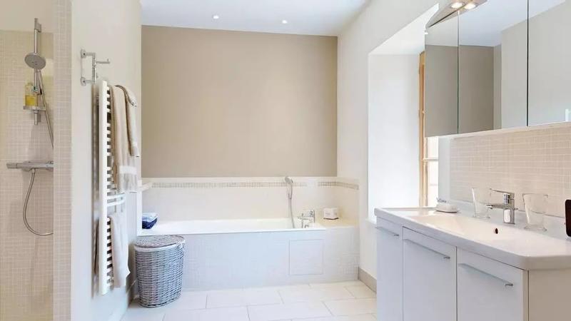 Maison - 320 m² - 8 pièces