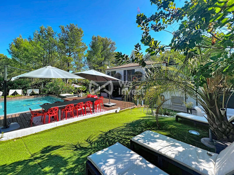 Villa - 370 m² - 8 pièces