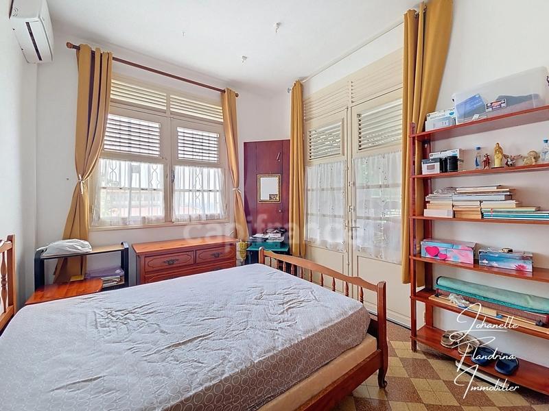 Maison - 184 m² - 9 pièces