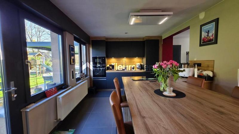 Maison - 163 m² - 7 pièces