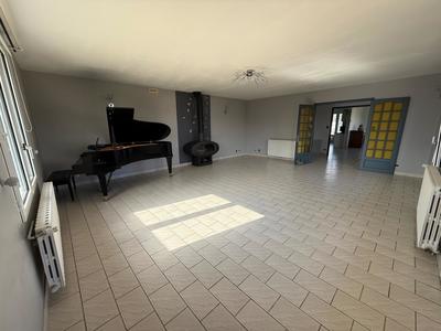 Maison - 266 m² - 7 pièces