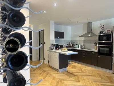 Appartement - 85 m² - 3 pièces