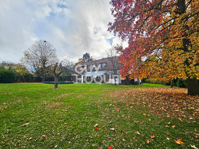 Maison - 320 m² - 11 pièces