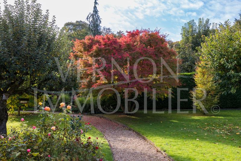 Maison traditionnelle - 270 m² - 8 pièces