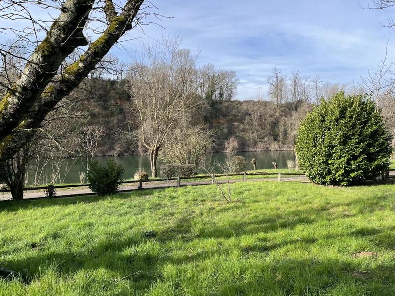 Propriété - 220 m² - 10 pièces