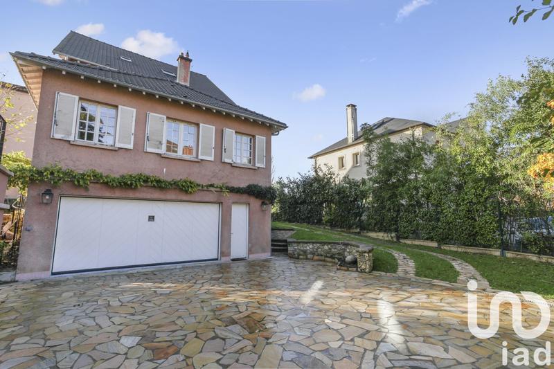 Maison - 237 m² - 18 pièces