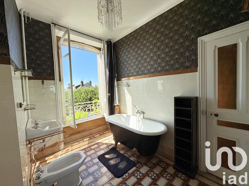 Maison - 271 m² - 9 pièces