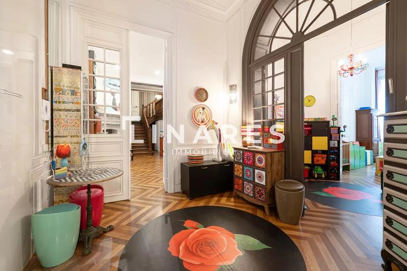 Appartement - 211 m² - 5 pièces