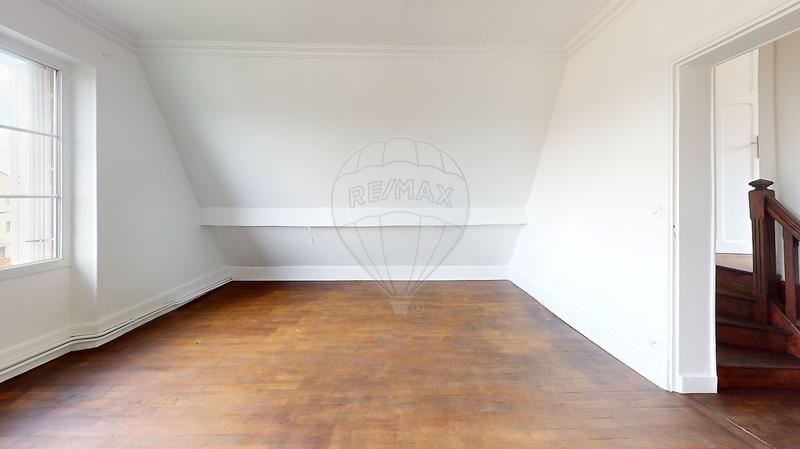 Maison - 233 m² - 8 pièces