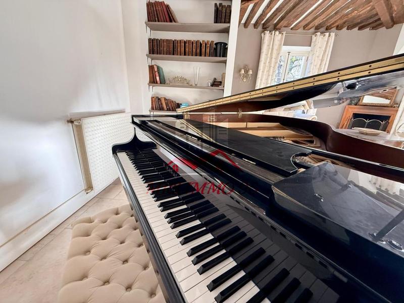 Demeure - 220 m² - 8 pièces