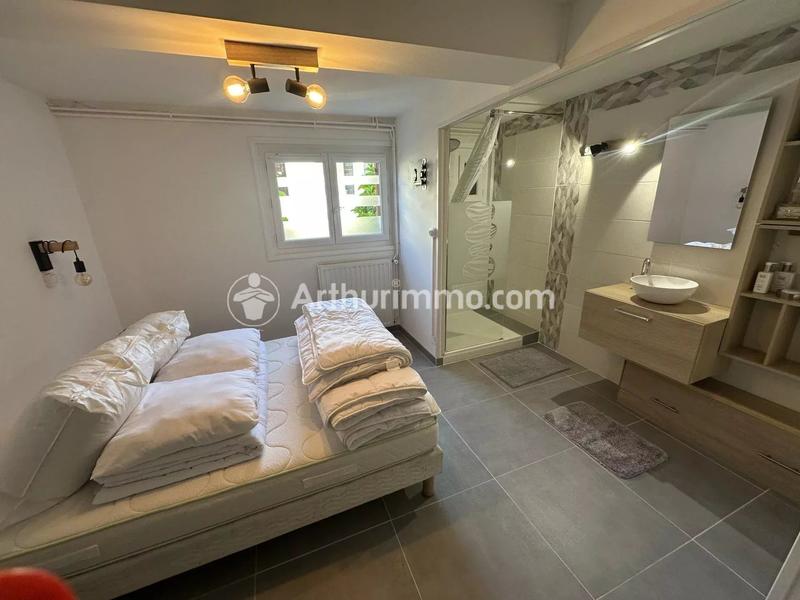 Maison - 239 m² - 8 pièces