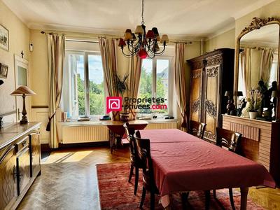 Maison - 245 m² - 8 pièces