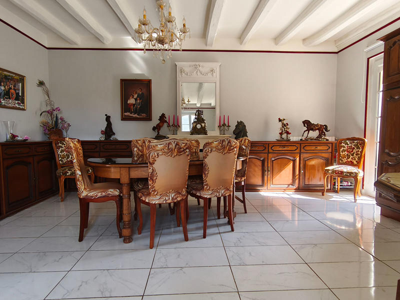 Maison - 246 m² - 5 pièces