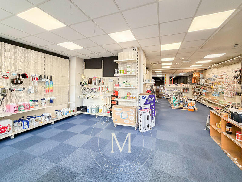Local commercial - 427 m² - 4 pièces