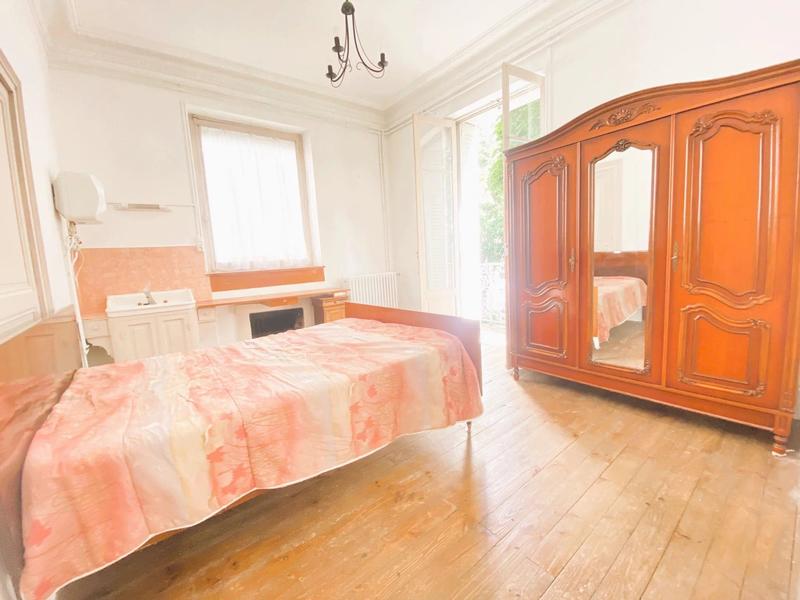 Maison - 220 m² - 11 pièces