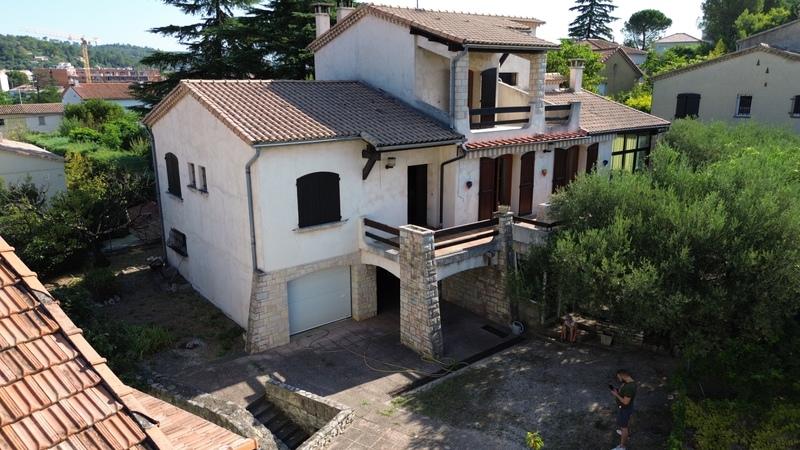 Maison - 145 m² - 6 pièces