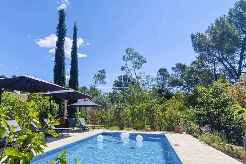 Villa - 253 m² - 12 pièces