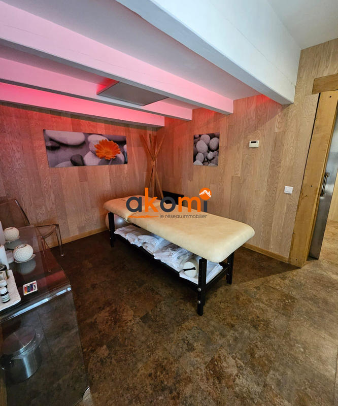 Maison - 338 m² - 8 pièces