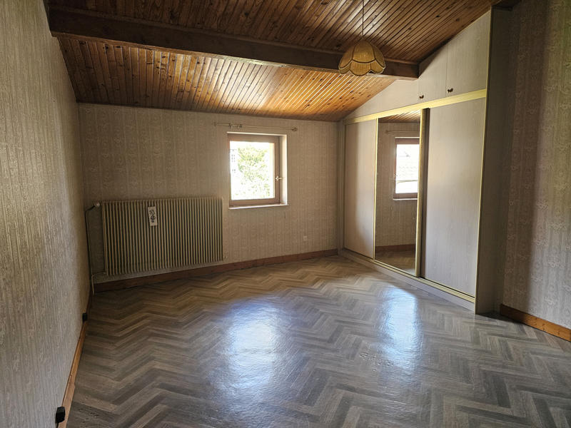 Maison - 220 m² - 7 pièces