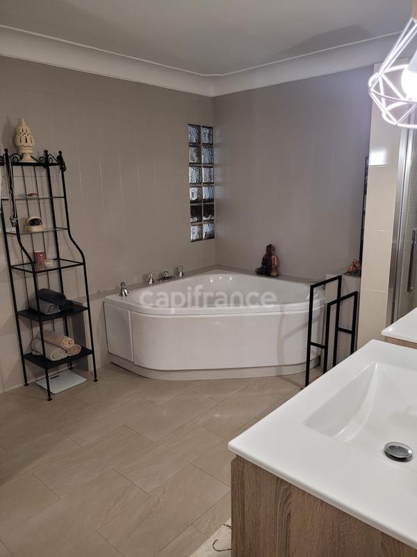 Maison - 298 m² - 8 pièces