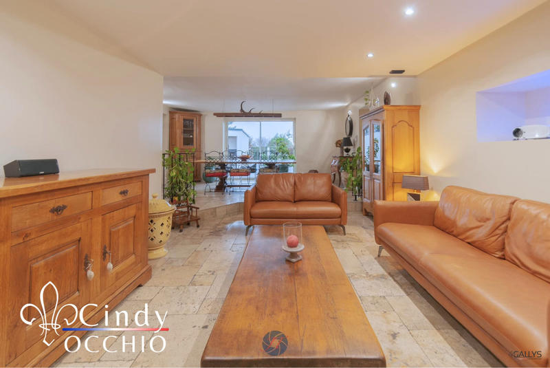 Maison - 198 m² - 6 pièces