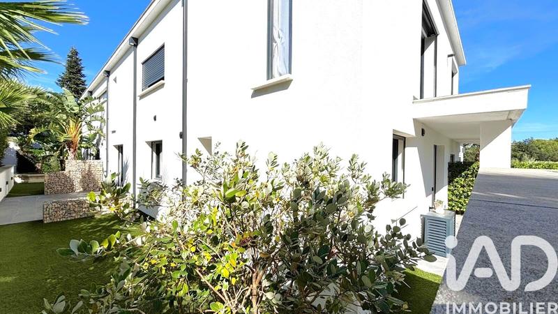 Maison - 306 m² - 9 pièces